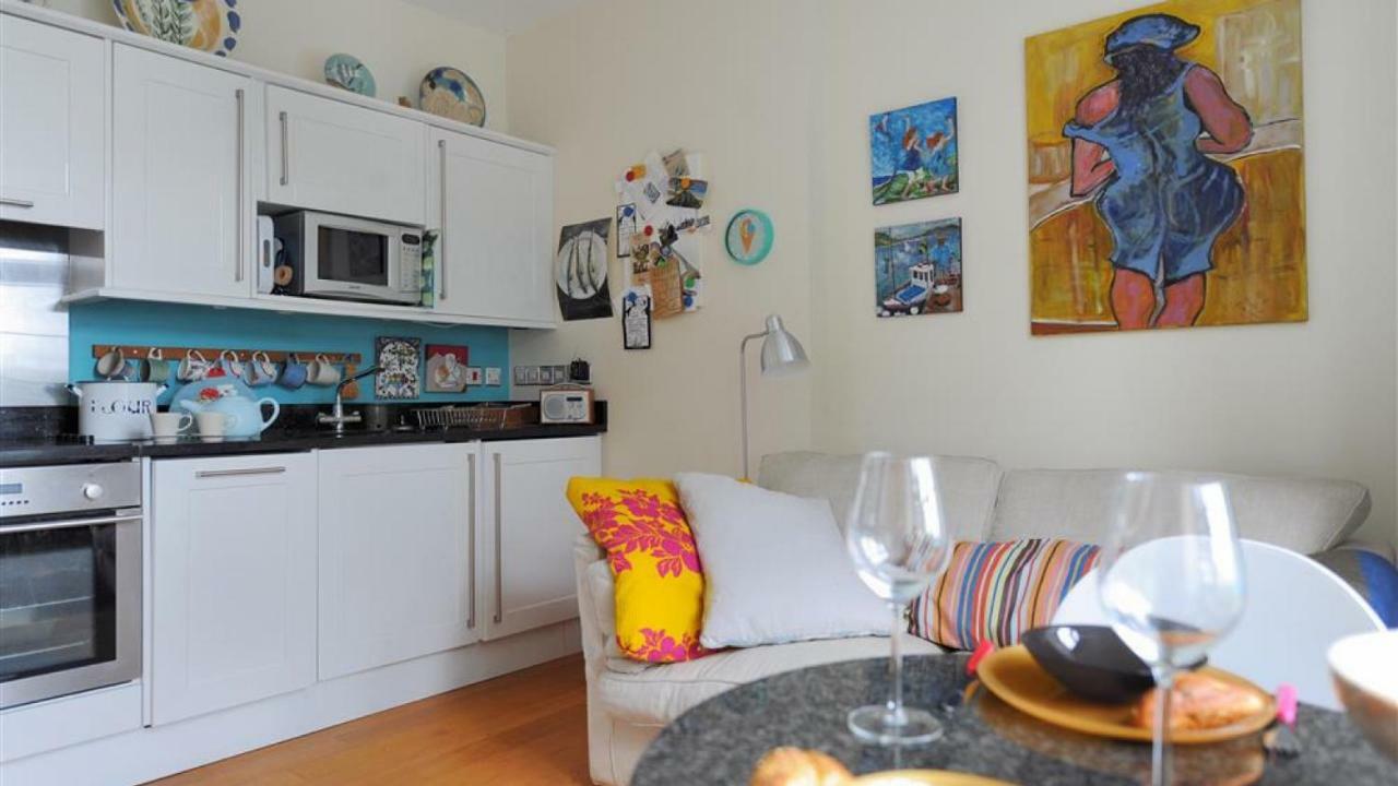 Apartment 6 Coram Tower *